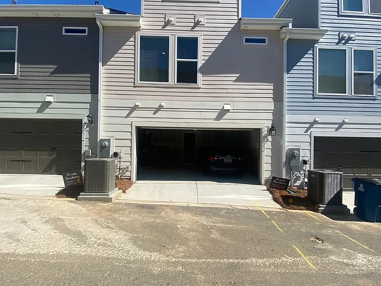 2227 Statesville Ave — Photo 7