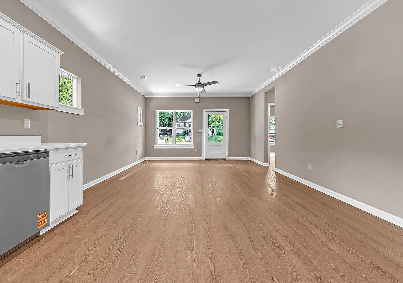 Charming 2-Bed Home for Rent in East Memphis — Photo 2