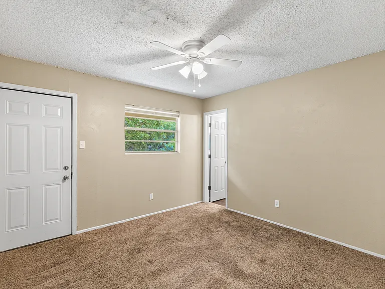 1140 Tyra Ln #C — Photo 16