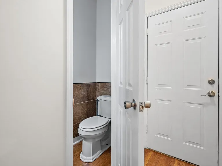 1004 Austin Ct — Photo 16