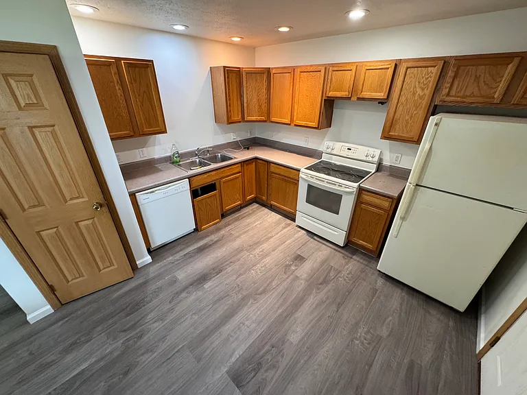 730 Elm St #730 — Photo 6