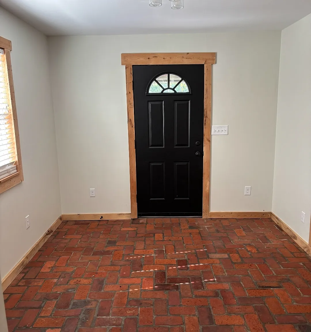 3 bed, 1600 sqft, $1,825 — Photo 2