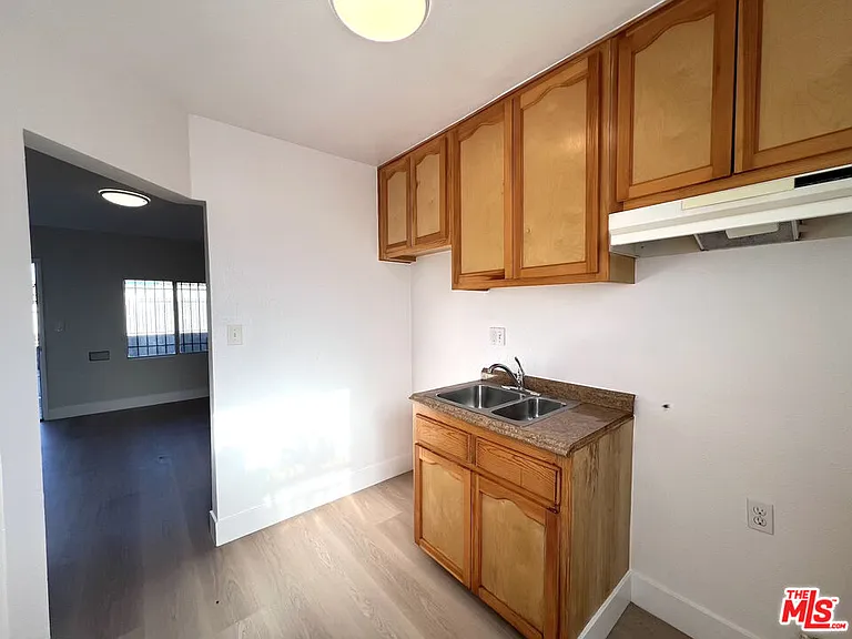 1012 W 109th Pl #1/4 — Photo 7