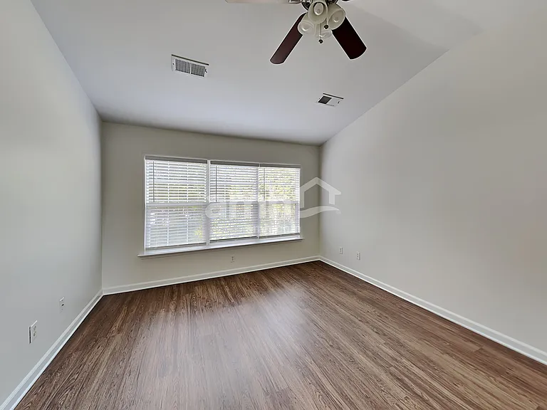 1540 Cardinal Ln — Photo 10