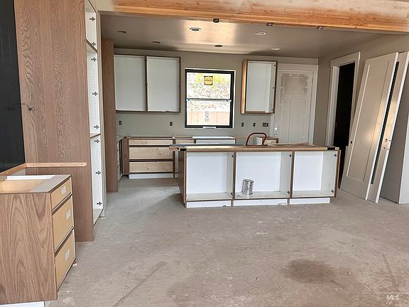 3rd image of 1125 Aspen Rdg