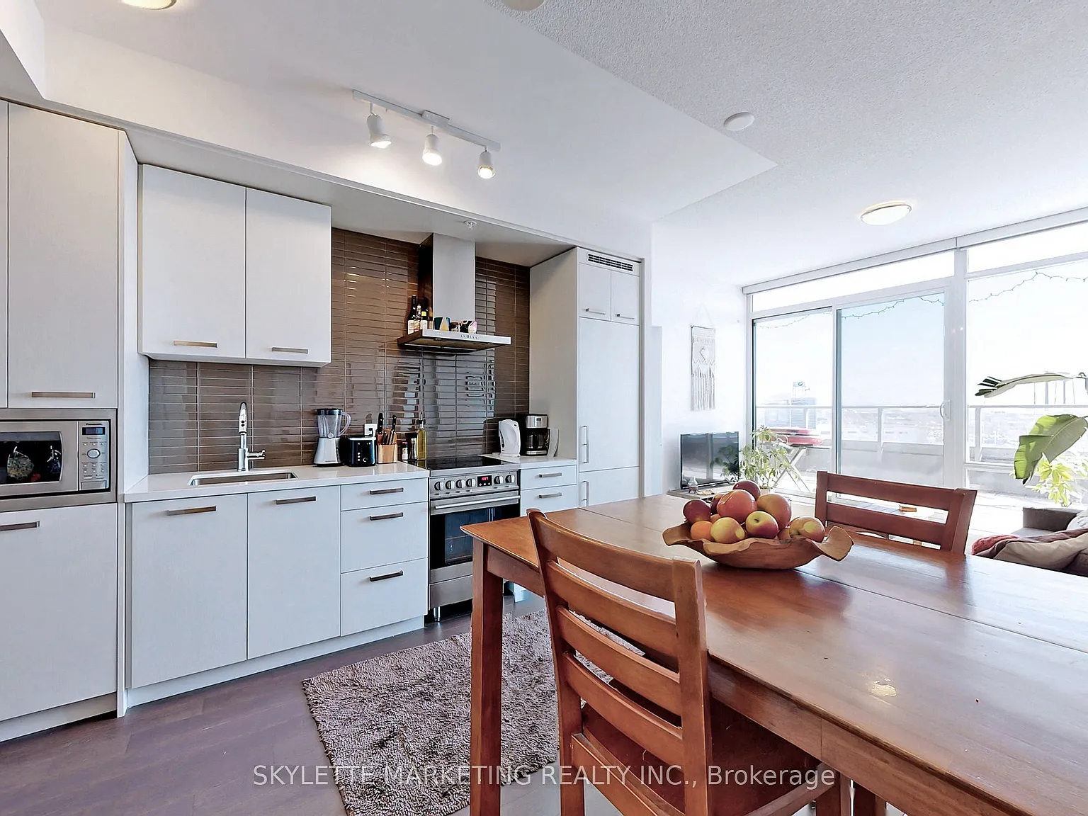 2 bed, $2,350 — Photo 4