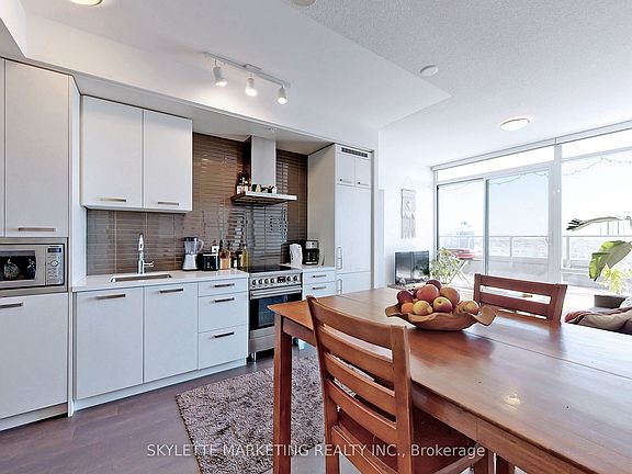 4th image of 120 Bayview Ave #N614