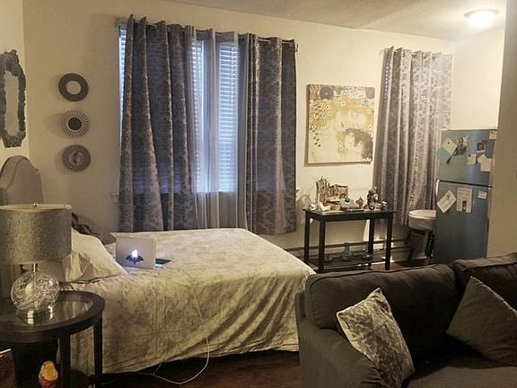 3rd image of 3345 N Marshfield Ave #12