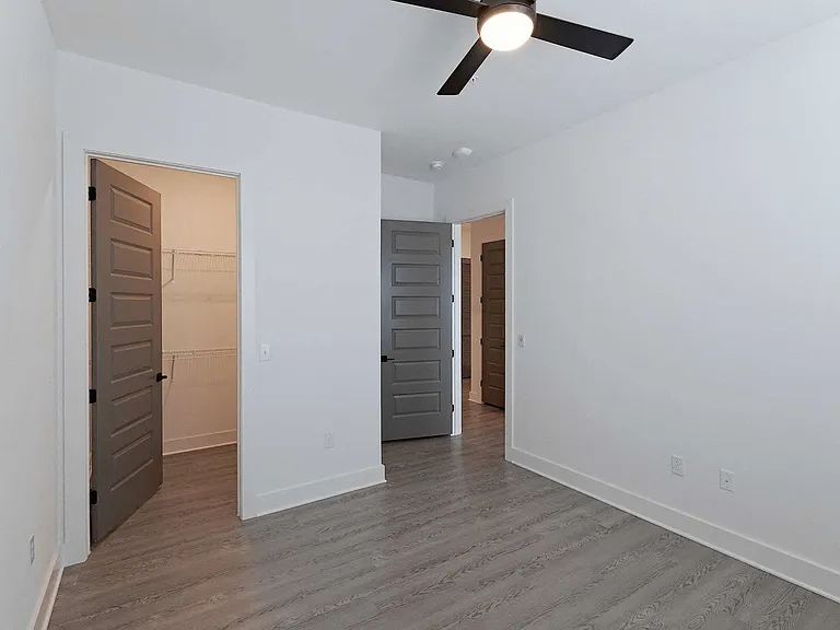 Linz Luxury Living — Photo 153