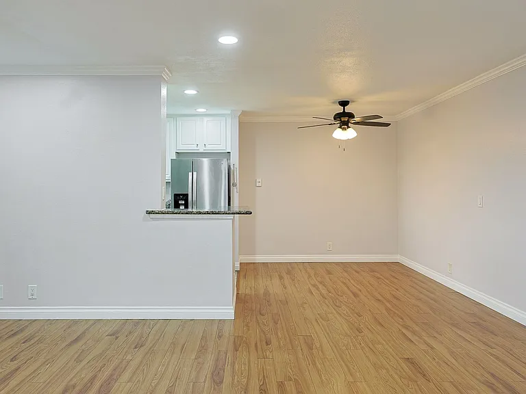 620 E Lexington Ave #16 — Photo 4