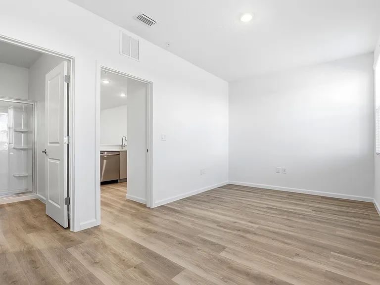 Venture Apartments — Photo 28