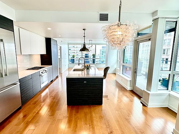 4th image of 1688 Pine St #706