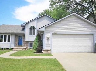 2504 Woodbourne Dr, Waterford, MI