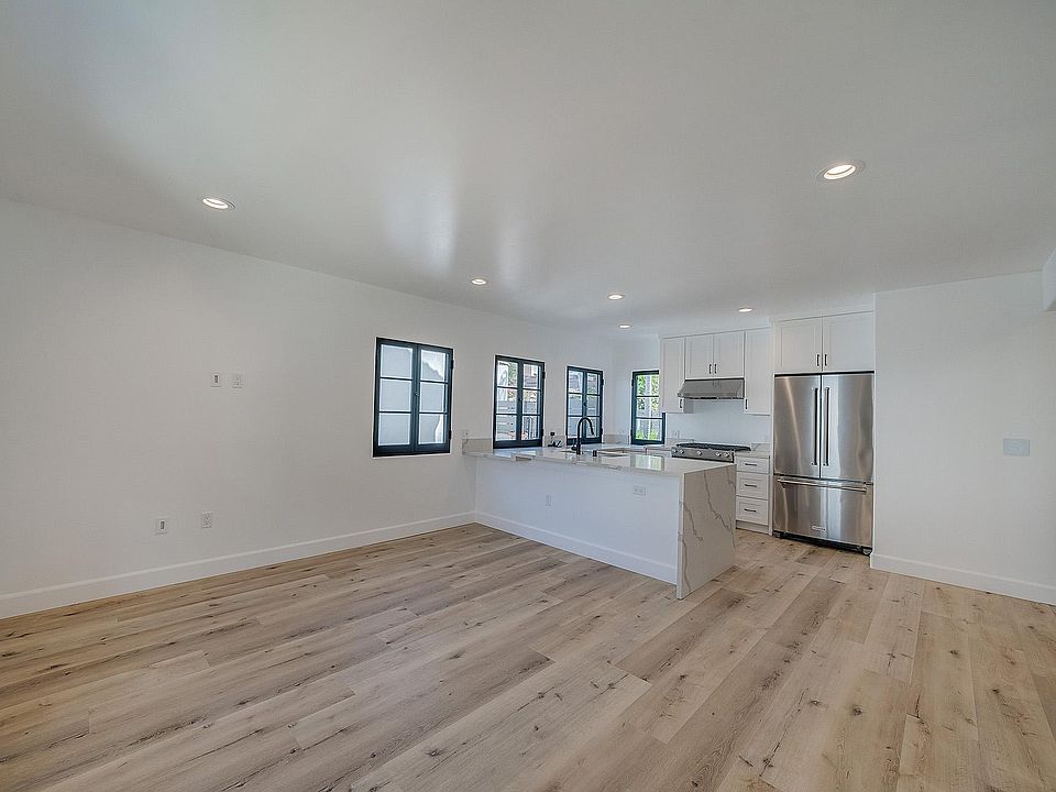 1st image of 1016 S Hayworth Ave