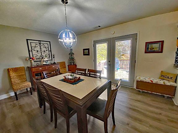 4th image of 18 Sunrise Dr Ext