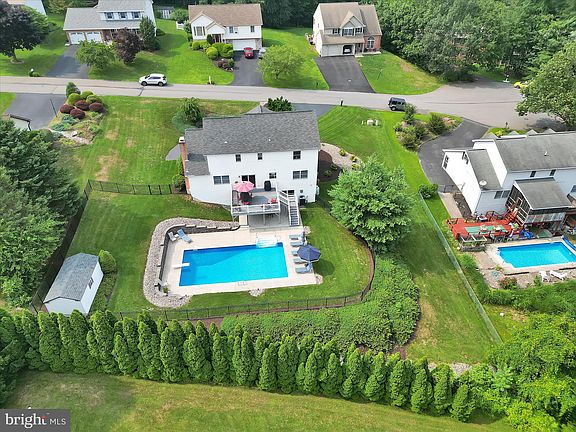 5th image of 822 Pinewood Dr