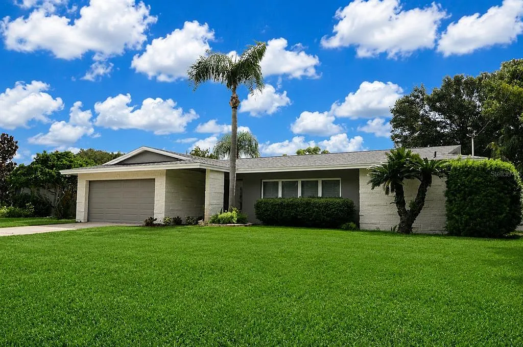 3 bed, 2.0 bath, 1761 sqft, $3,250 — Photo 4