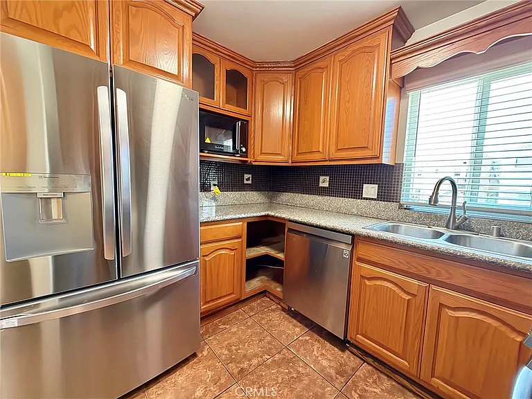 1477 W 20th St #7 — Photo 14