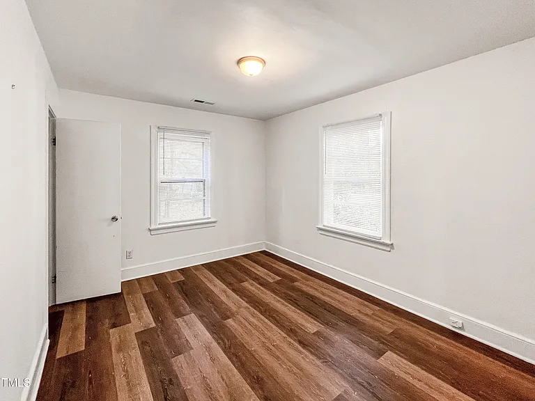 1800 Rosewood Ave — Photo 6
