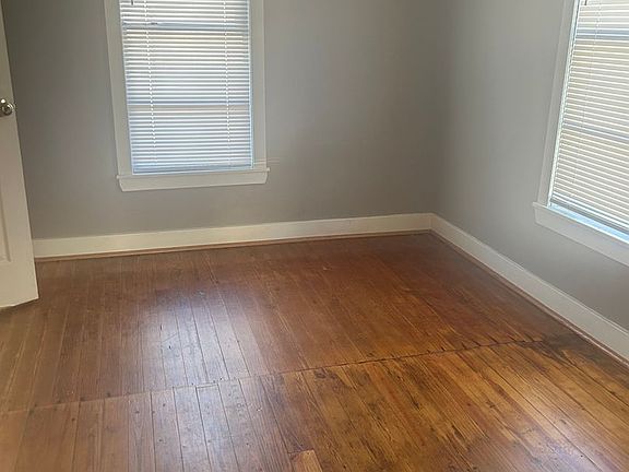 2nd image of 1009 W 47th St
