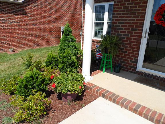 4th image of 143 N Oaks Dr