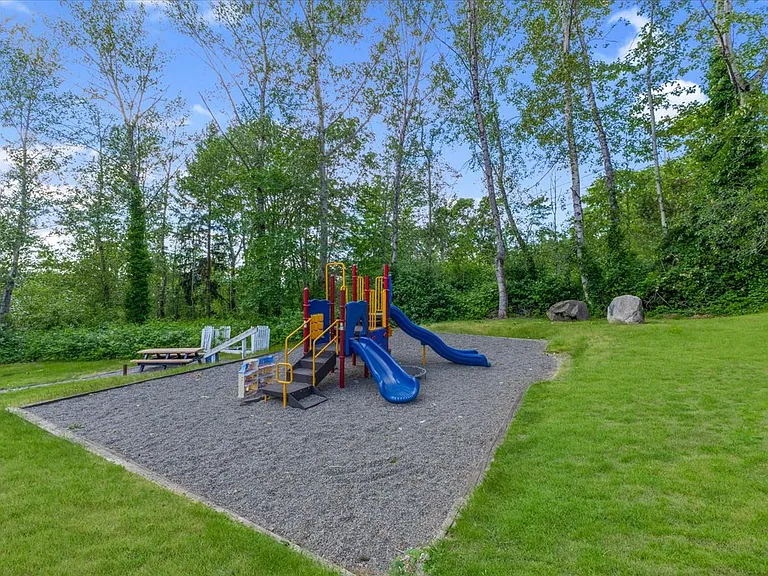 975 Aberdeen Ave NE #D105 — Photo 16