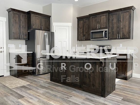 3rd image of 579 Aylend Ct