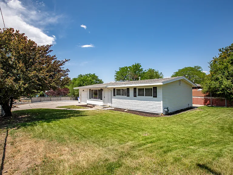 9949 S Sego Lily Dr — Photo 32