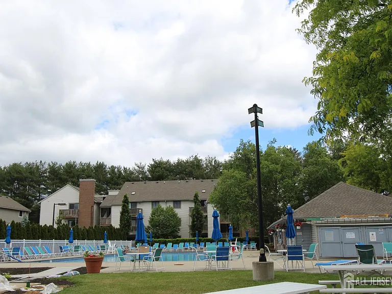 4707 Ravens Crest Dr — Photo 36