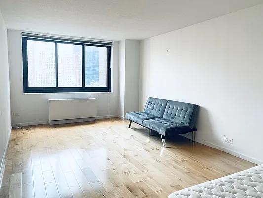 Rented by RELO REDAC INC. | media 1