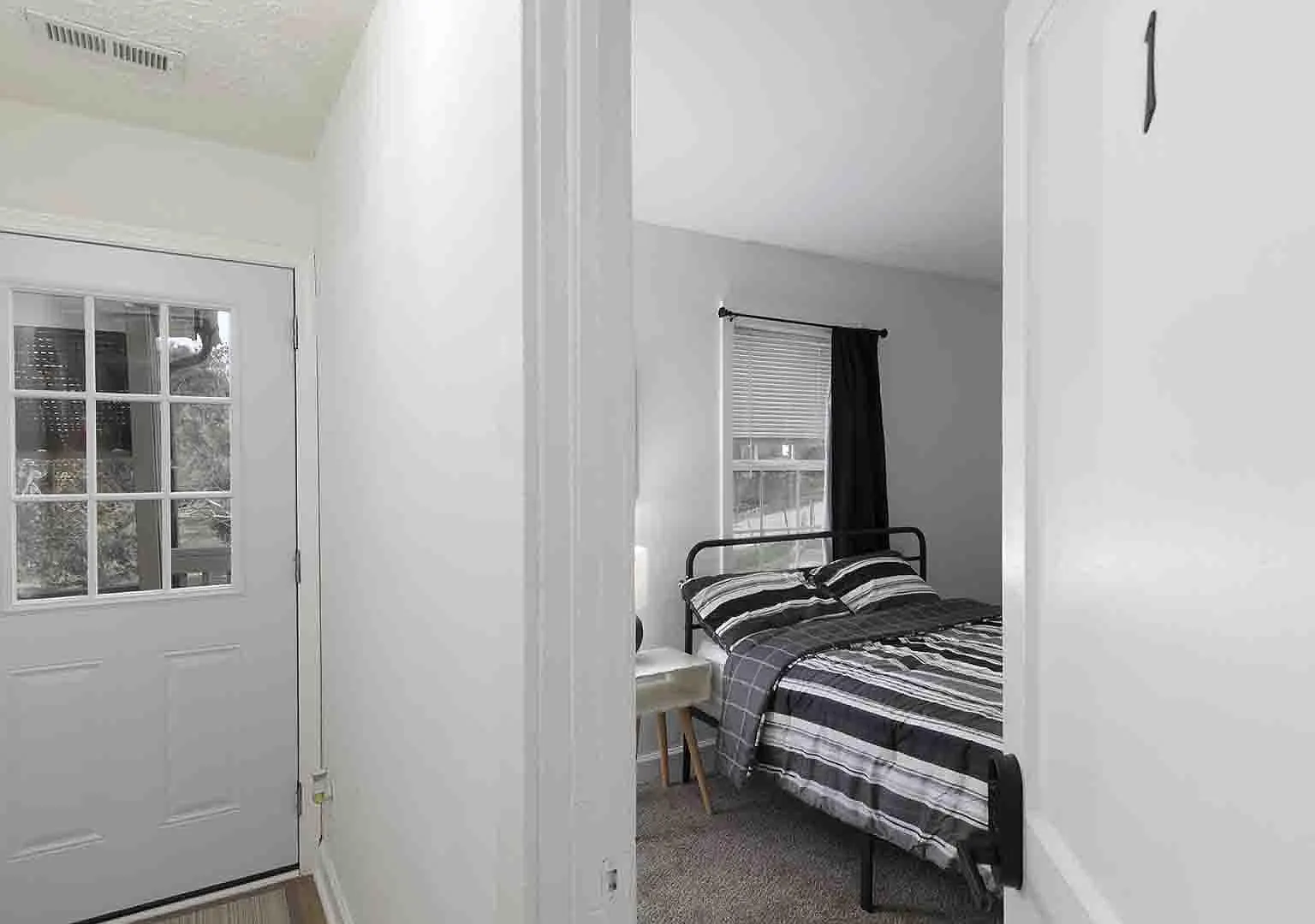 4 bed, 2.0 bath, 1500 sqft, $888 — Photo 1