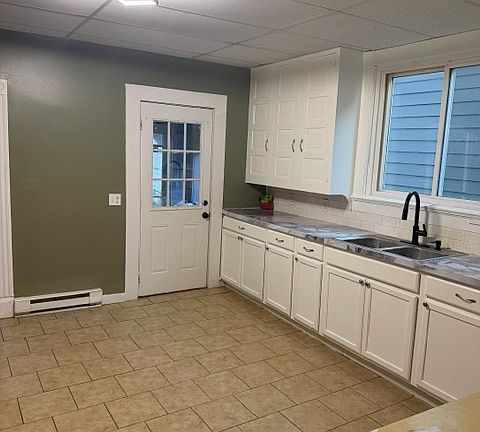 3rd image of 342 N Everett Ave