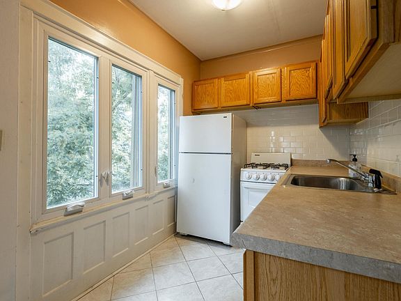 5th image of 2119 E Kenilworth Pl #2