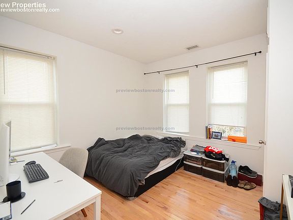 5th image of 94 Pleasant St #4B