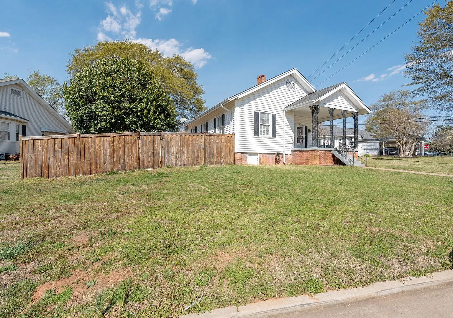 Electricity Included On This Renovated 2 Br,1 Ba Bungalow In Lyman — Photo 4