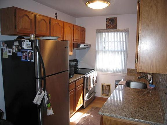 3rd image of 162 Belleville Ave APT 5B