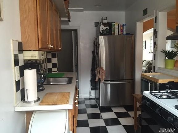 4th image of 13932 Pershing Cres