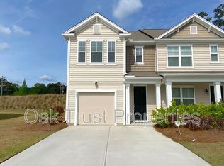 121 Wild Holly Dr, Moncks Corner, SC 29461