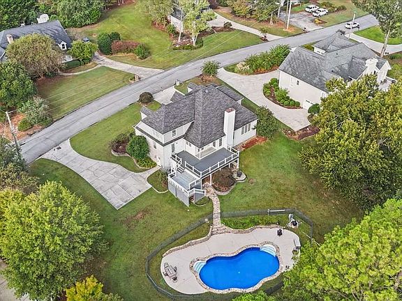 2nd image of 113 Warwick Way SE