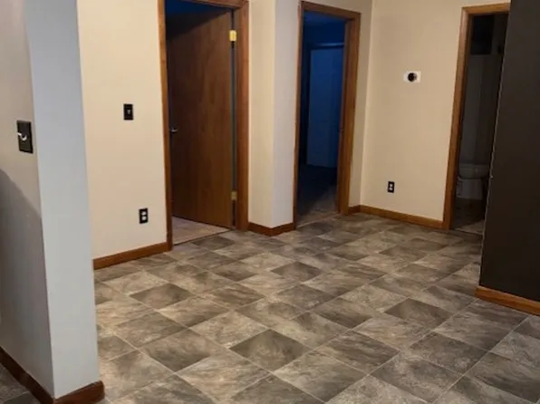 411 S Hanover St, Moweaqua, IL 62550