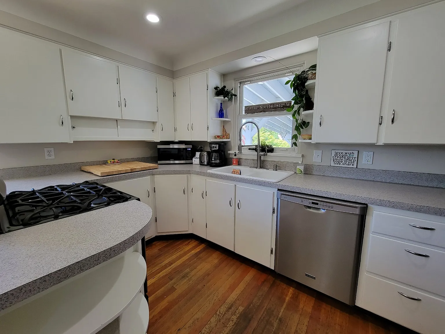 2 bed, 920 sqft, $1,680 — Photo 3