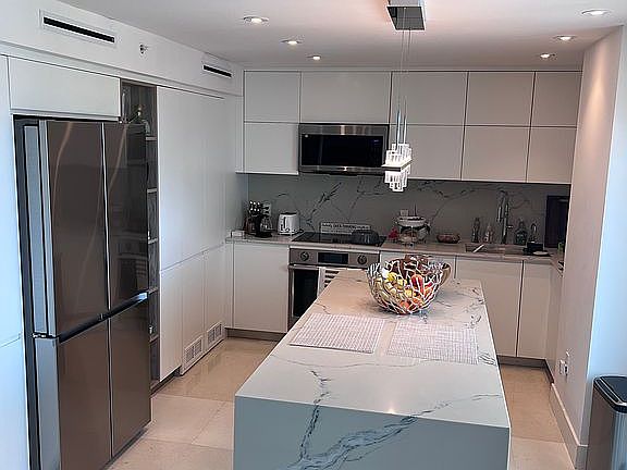 4th image of 7600 Collins Ave #6144