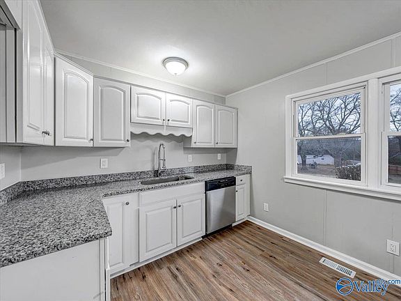 5th image of 2020 Morningside Dr NW