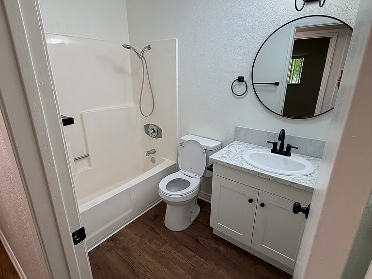 Rancho Vista Apartments — Photo 6