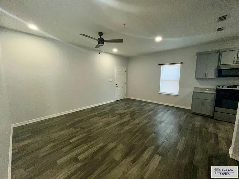 1122 E 20th St #5 — Photo 10