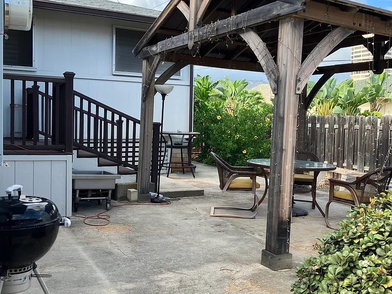 Luawai St — Photo 1