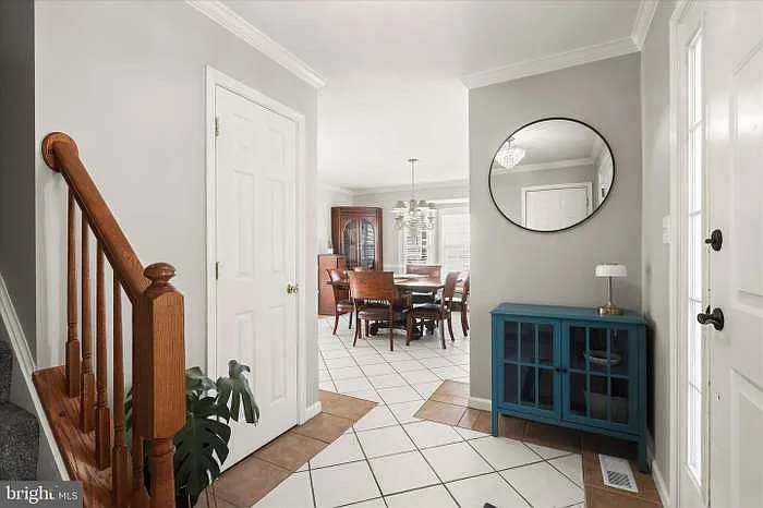 239 Bishops Glen Dr — Photo 2