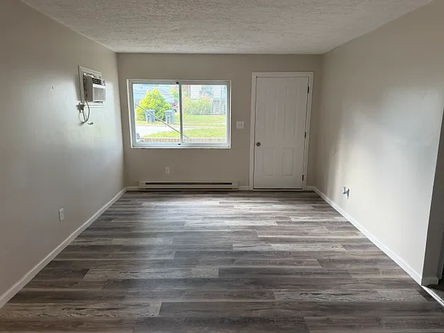 2 bed, 720 sqft, $995 — Photo 3