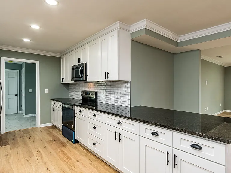 101 McCormick Cir — Photo 12