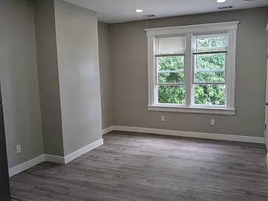 658 Grove St #2 — photo 4 of 7